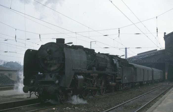 01 066  D 1971 Dresden-Neustadt, am 12.03.1977