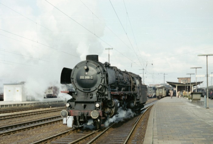 012 066 Absetzen vom E 3260 in Rheine, 18.03.1975