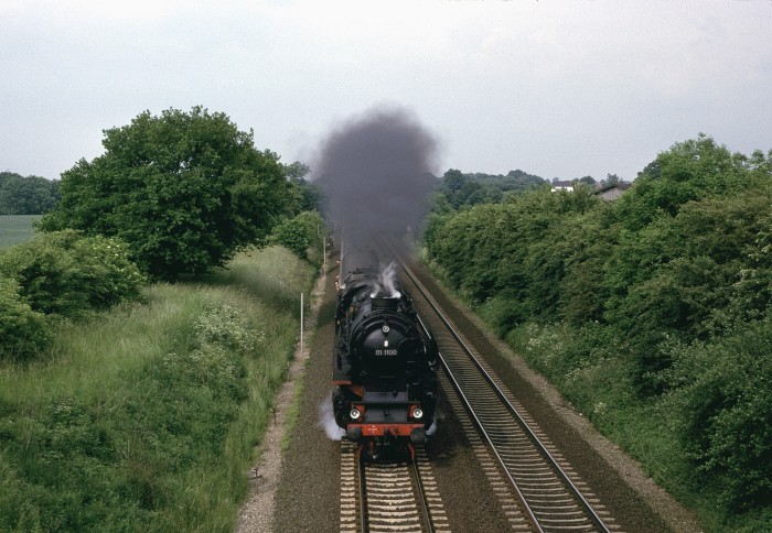 01 1100 Sonderschnellzug ->HH hinter Bad Oldesloe, 04.06.1988