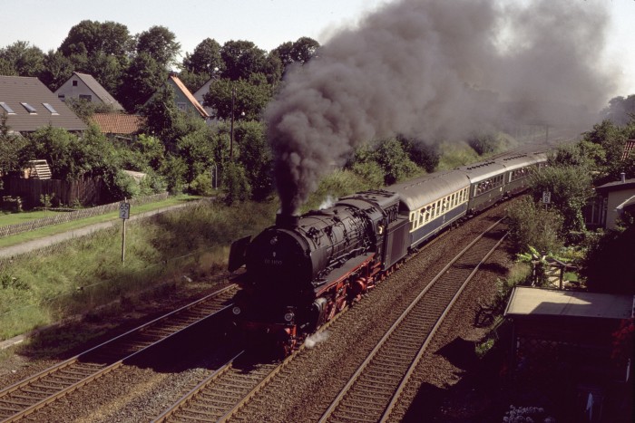 01 1100 mit Sonderzug Durchfahrt Salzgitter-Ringelheim, 14.08.1988