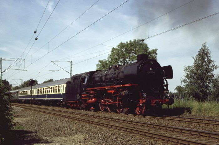 01 1100 mit Sonderzug D 26713 bei Woltwiesche, 13:25h, am 14.08.1988