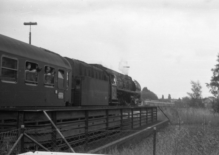 01 0513 Abschieds-D-Zug ->Berlin in Bergedorf, 02.06.1973