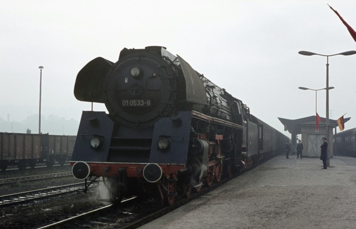 01 0533 vor E 802 in Saalfeld, 12.10.1976