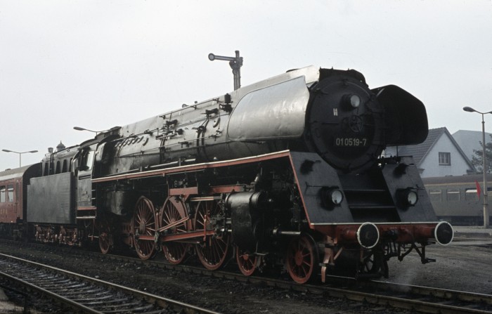 01 0519 vor D 504 in Saalfeld, 12.10.1976