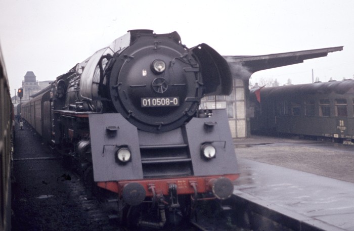 01 0508 vor P 3020 in Zeitz, 14.10.1976