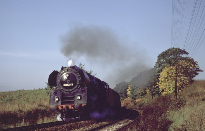 01 0521 mit E 800 Einschnitt bei Saalfeld, am 08.10.1978