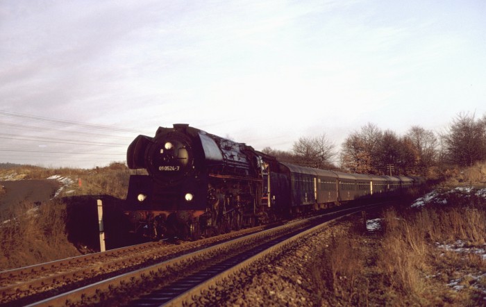 01 0524 P 3023 vor Einfahrt Saalfeld, 15:30h am 28.12.1980