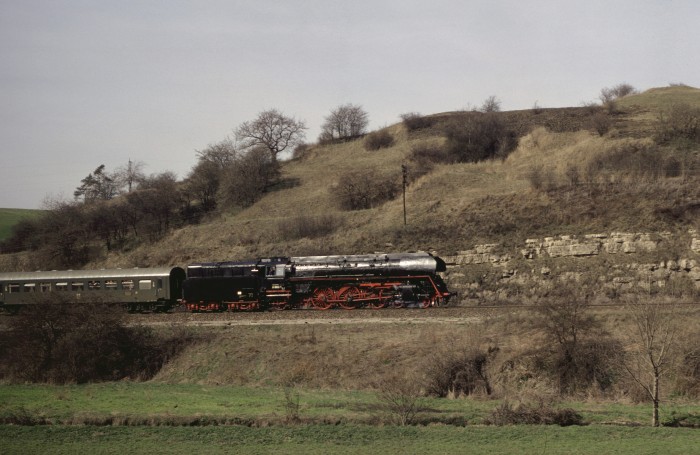 01 522 mit D 402 vor Unterwellenborn, 28.03.1981