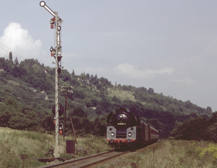 01 0531 mit P 3025 am Einfahrsignal von Wetterzeube, um 15:02h am 03.09.1981