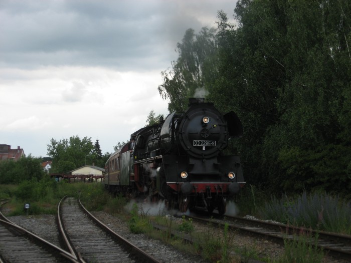 03 295 E 31762 Ausfahrt Wassertrüdingen, 11.06.2009