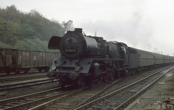 03 2156 mit D 488 aus Polen durchfährt Dresden-Klotzsche, um 9:45h am 15.10.1976