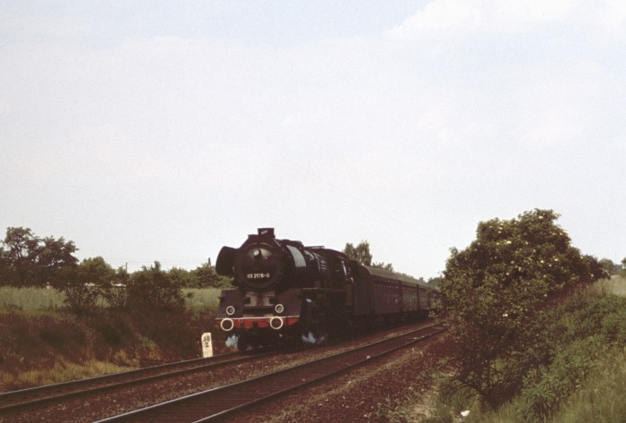 03 2176 mit D 567 nach Leipzig bei Altglienicke, um 14:19h am 02.06.1978