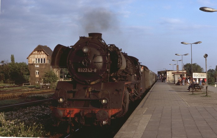 03 2243 vor P 1516 in Berlin-Schöneweide, am 24.08.1978