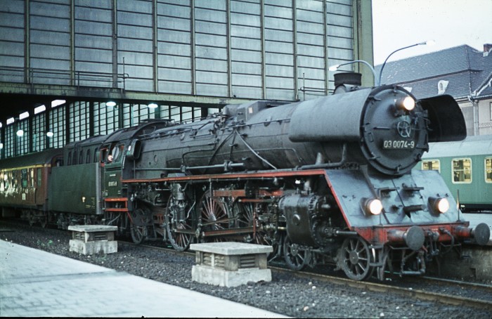 03 0074 vor Ex 1316 in Berlin-Zoo, 02.10.1975