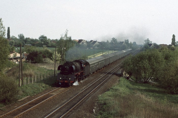 03 0053 mit D 514 auf dem Berliner Außenring nahe Karow, 12.05.19788