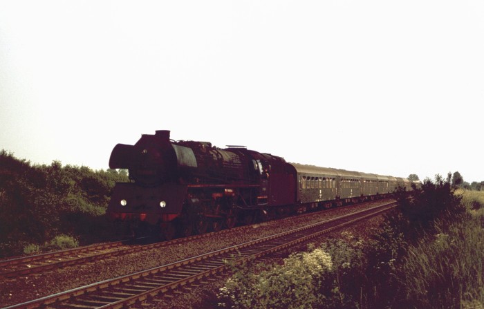 03 0058 mit D 514 nach Stralsund, auf dem Berliner Außenring, 02.06.1978