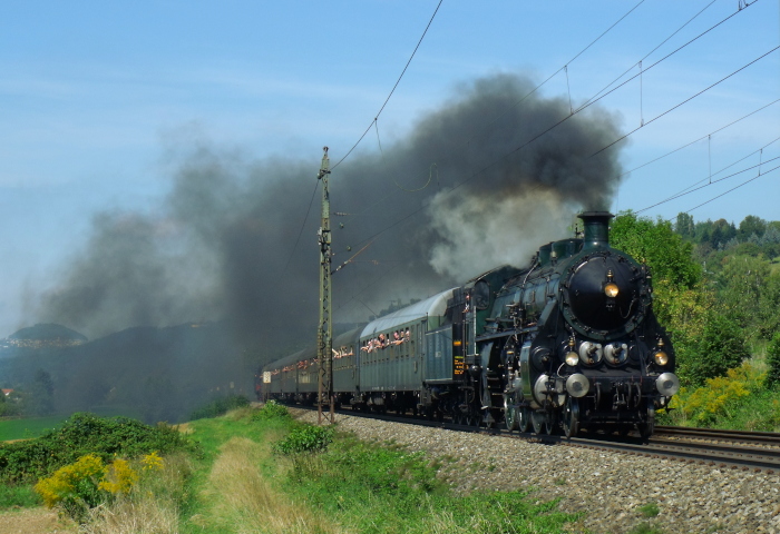 3673 vorm Pendelzug DPE 80245 von Göppingen nach Amstetten, kurz vor dem Ort Kuchen am Filstal, um genau 13:10h am 15.09.2019