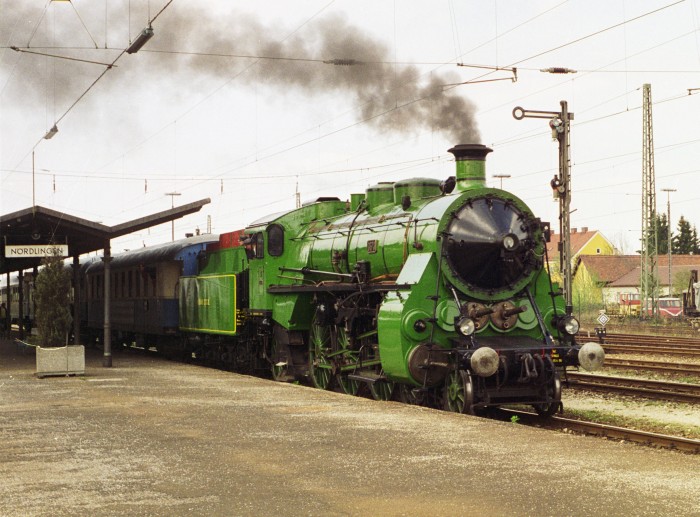 18 478 vor Sonderzug in Nördlingen, Juni 1996