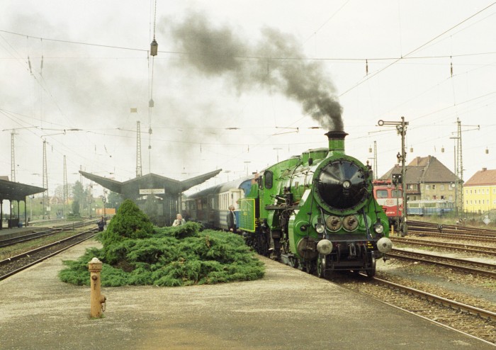 18 478 vor Sonderzug in Nördlingen, Juni 1996