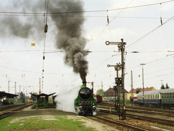 18 478 vor Sonderzug, Abfahrt in Nördlingen, Juni 1996