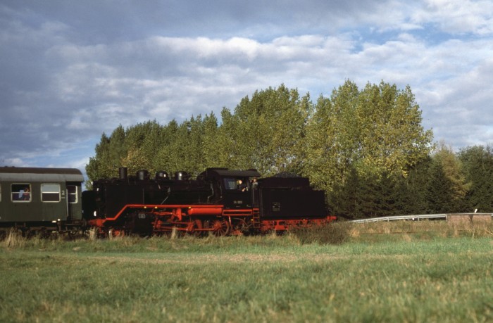 24 009 Tv auf dem Rückweg von Dassel nach Einbeck, fotografiert bei Juliusmühle, um 15:20h am 14.10.1979