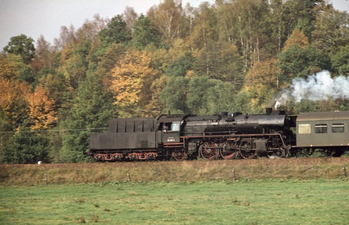 35 1106&nbspTv P&nbsp7766 nach Großbothen, hinter Nossen, am 04.10.1976