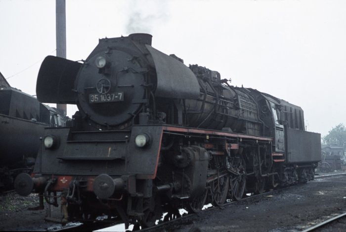 35 1037 im Bw Nossen, am 13.10.1976