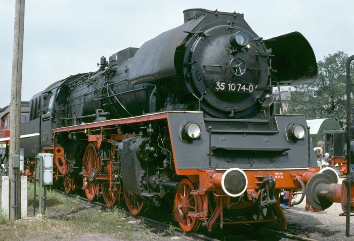 35 1074  auf der damals weithin bekannten Radebeuler Fahrzeugausstellung, fotografiert am 12.08.1978