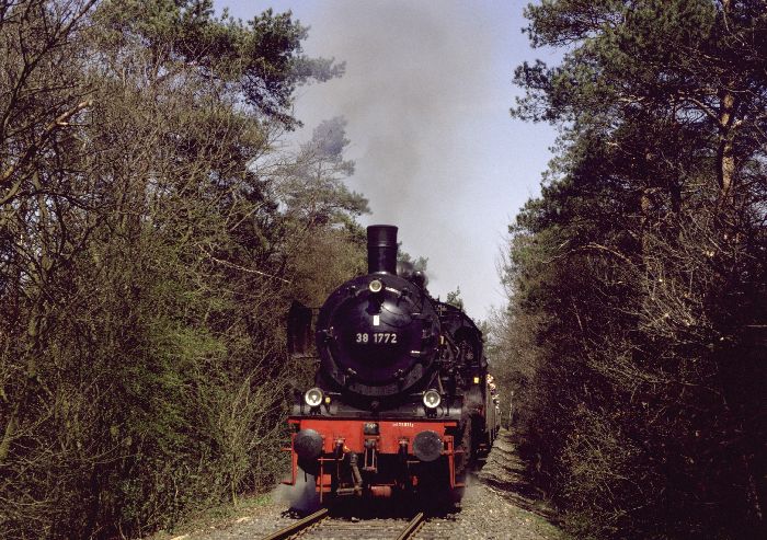 38 1772 auf der BHE hinter Hp Birkenhain, am 23.04.1984