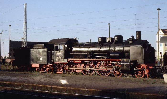 38 1182 im Bahnhof Arnstadt, abends am 15.08.1998