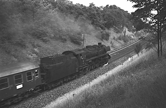 39 149 mit D 919 Richtung Stuttgart bei Nufringen, Juli 1966