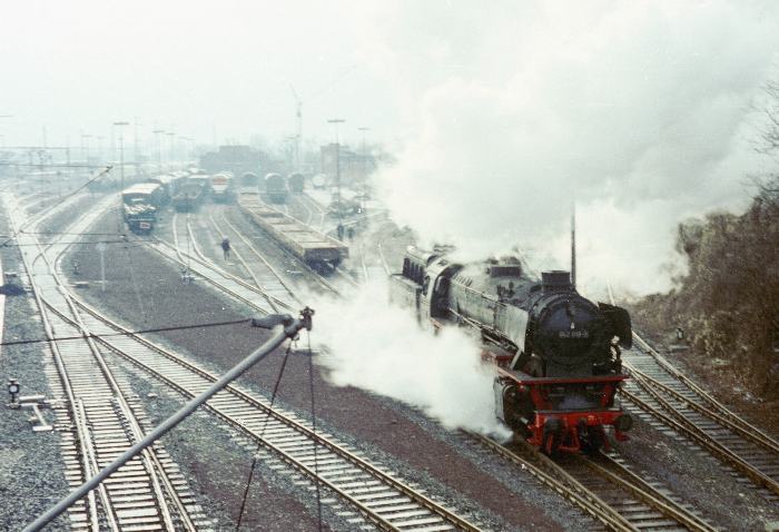 042 018 rangiert im Gbf Rheine, am 18.03.1975