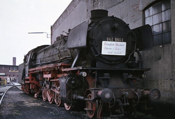 042 096 im Bw Rheine, am 10.09.1977