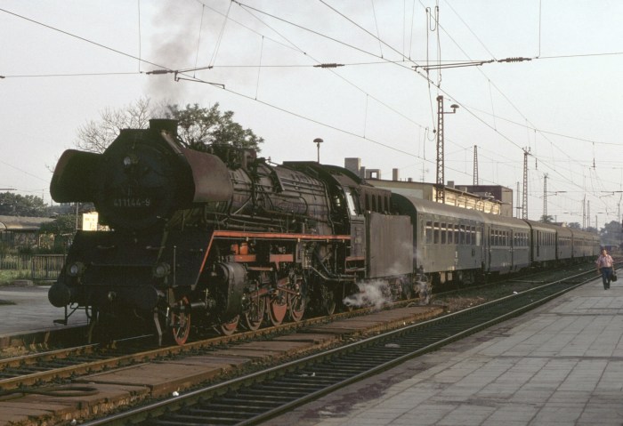 41 1144 vor P 9409 in Magdeburg Hbf, 20.08.1979
