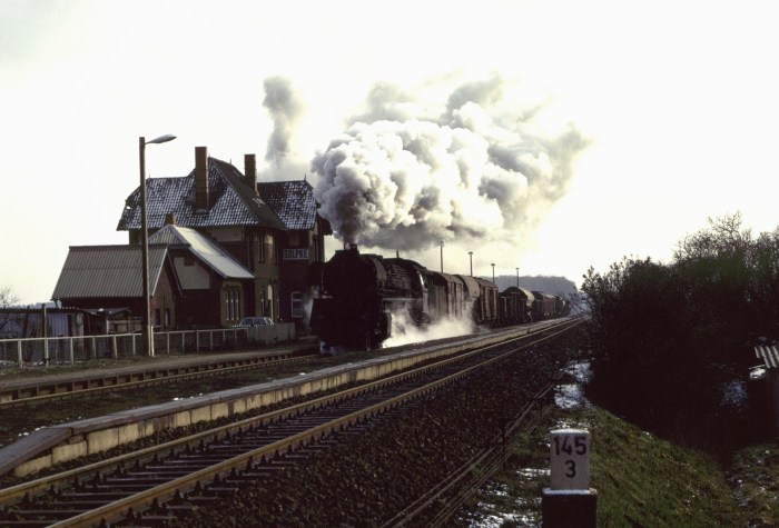 41 1148 mit Ng 62730 Ausfahrt Solpke, 29.03.1983