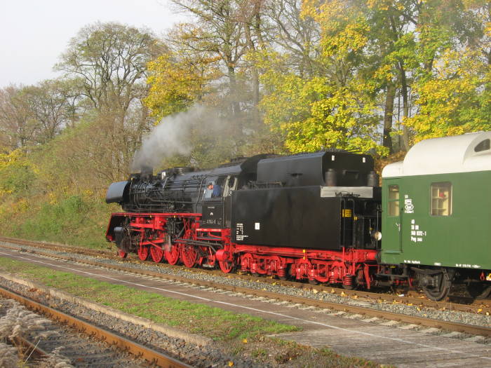 41 1144 vor Lg Richtung Eisenach beim Halt in Marksuhl für eine Kreuzung, um 15:00h am 01.11.2008