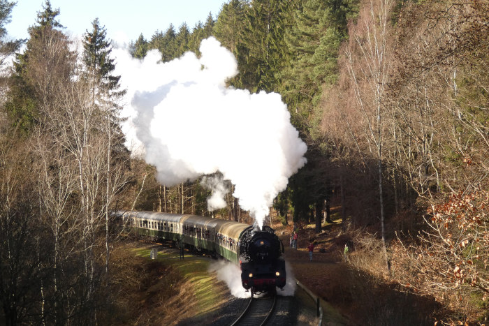 41 1144 mit Rodelblitz (Eisenach→Arnstadt), fotografiert an der Sound-Aufnahmestelle bei Springstille, um 12:00h am 27.01.2024