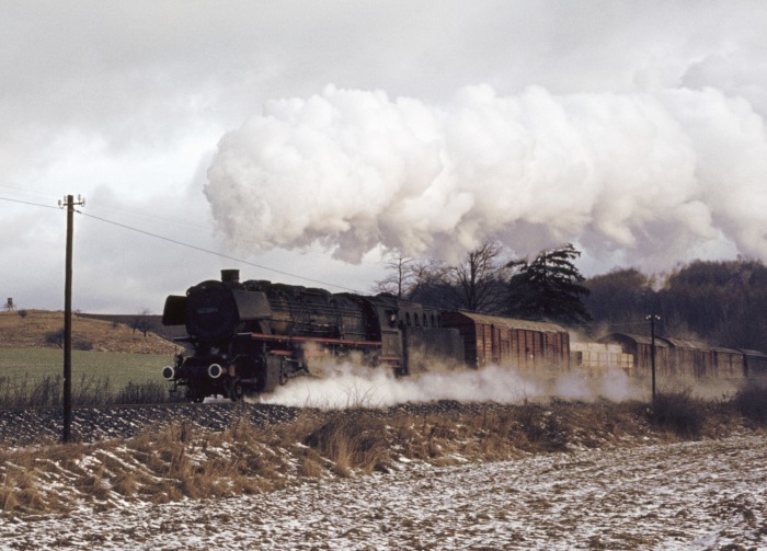 044 360 mit Güterzug Ellrich->Herzberg bei Walkenried, am 02.01.1976