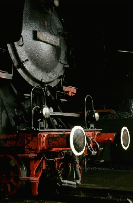 044 569 im Schuppen, Bw Ottbergen, am 23.03.1976