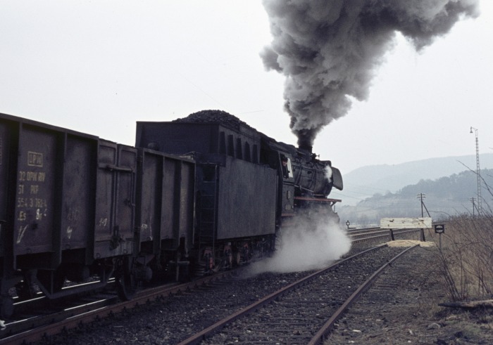 044 552 mit Dg 53849 Ausfahrt Ottbergen, am 23.03.1976