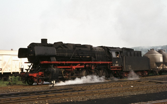 044 682 mit Silowagen-Zug Einfahrt Herzberg, am 29.05.1976