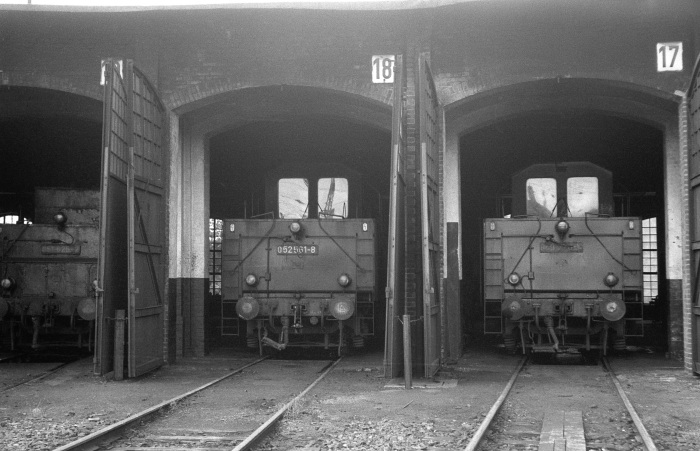 051 625 sowie die beiden Kab-Tender -Loks 051 561 und die bekannte 050 778, Bw Uelzen am 23.05.1974