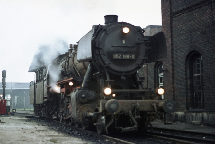 052 188 im Bw Uelzen, am 08.11.1975