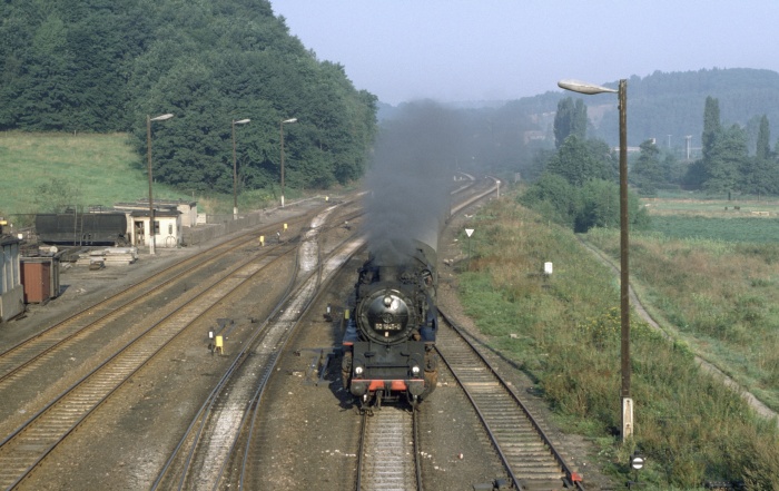 50 1945 mit P 3941 Einfahrt Nossen, 21.08.1978