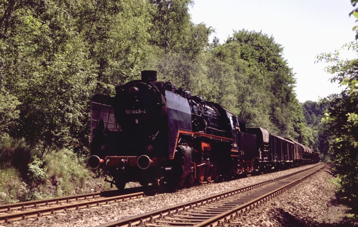 50 1849 Güterzug bei Poppenwald, 03.06.1985