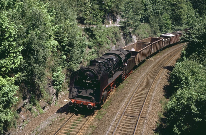 50 1849 mit Güterzug Aue->Zwickau bei Hartenstein, 04.06.1985