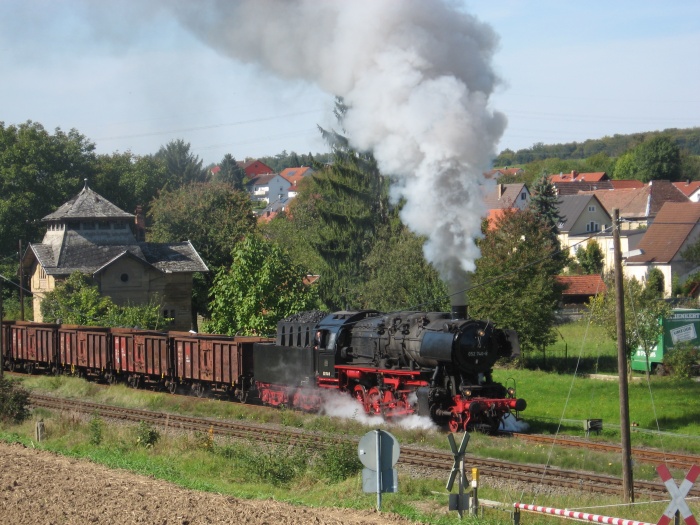 50 2740 mit einem Show-Lg Ausfahrt Grombach, am 30.09.2007