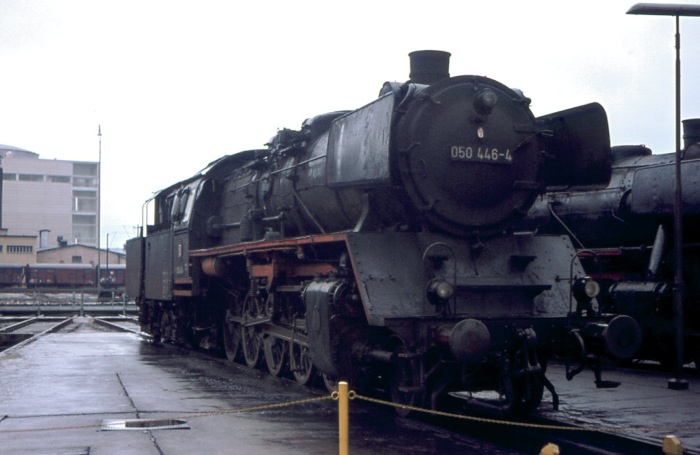 050 446 im Bw Northeim, fotografiert im April 1976