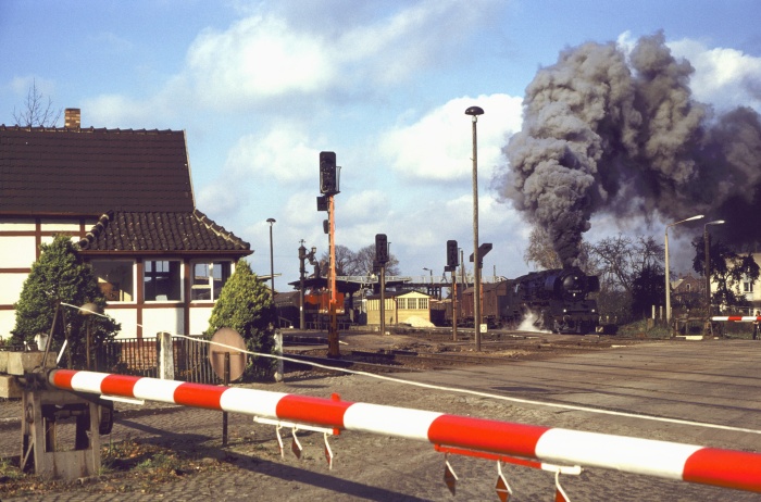 50 3624 mit Ng 61851 Ausfahrt Ludwigslust, 27.10.1984