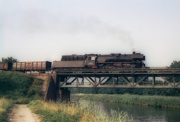 50 4082 hinter Büchen auf der Kanalbrücke, August 1974